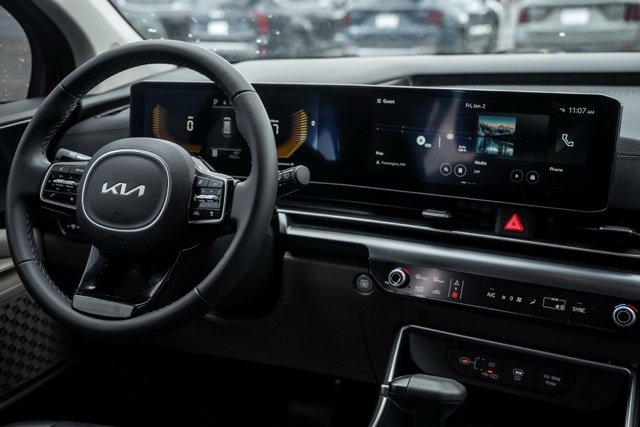 Used 2025 Kia Carnival LXS image 12