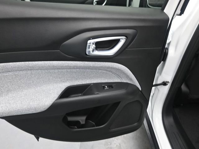 Used 2025 Jeep Compass Sport image 21