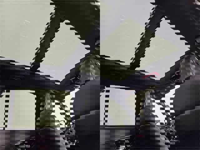 Used 2025 Mercedes-Benz GLC 350e 4MATIC image 22