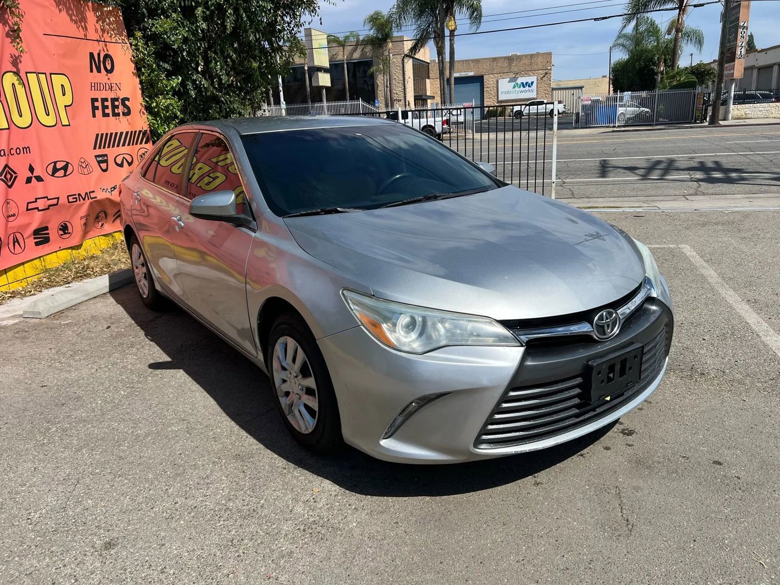Used 2015 Toyota Camry LE image 3