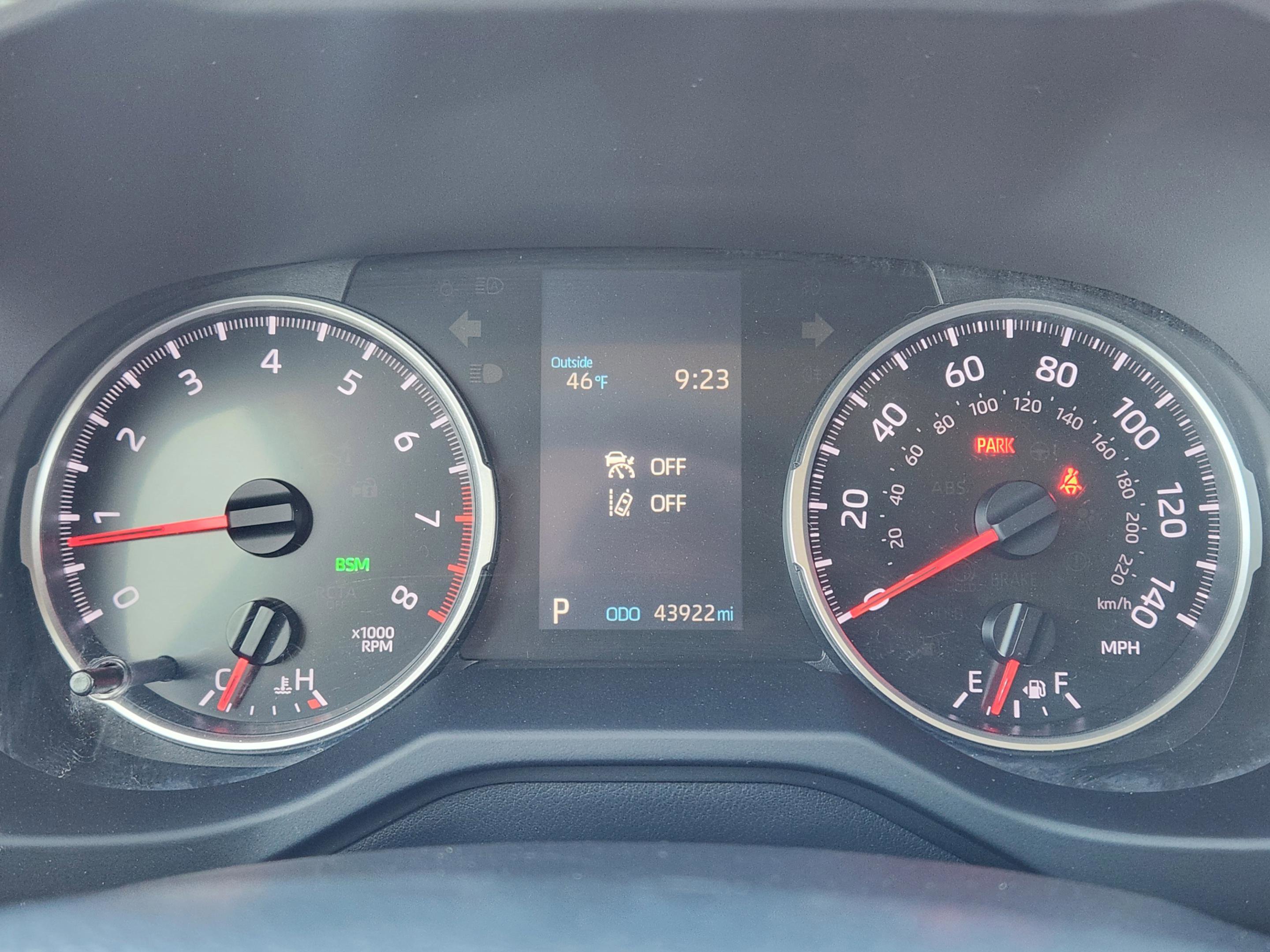 Used 2021 Toyota RAV4 LE w/ Carpet Mat Package (TMS) image 16