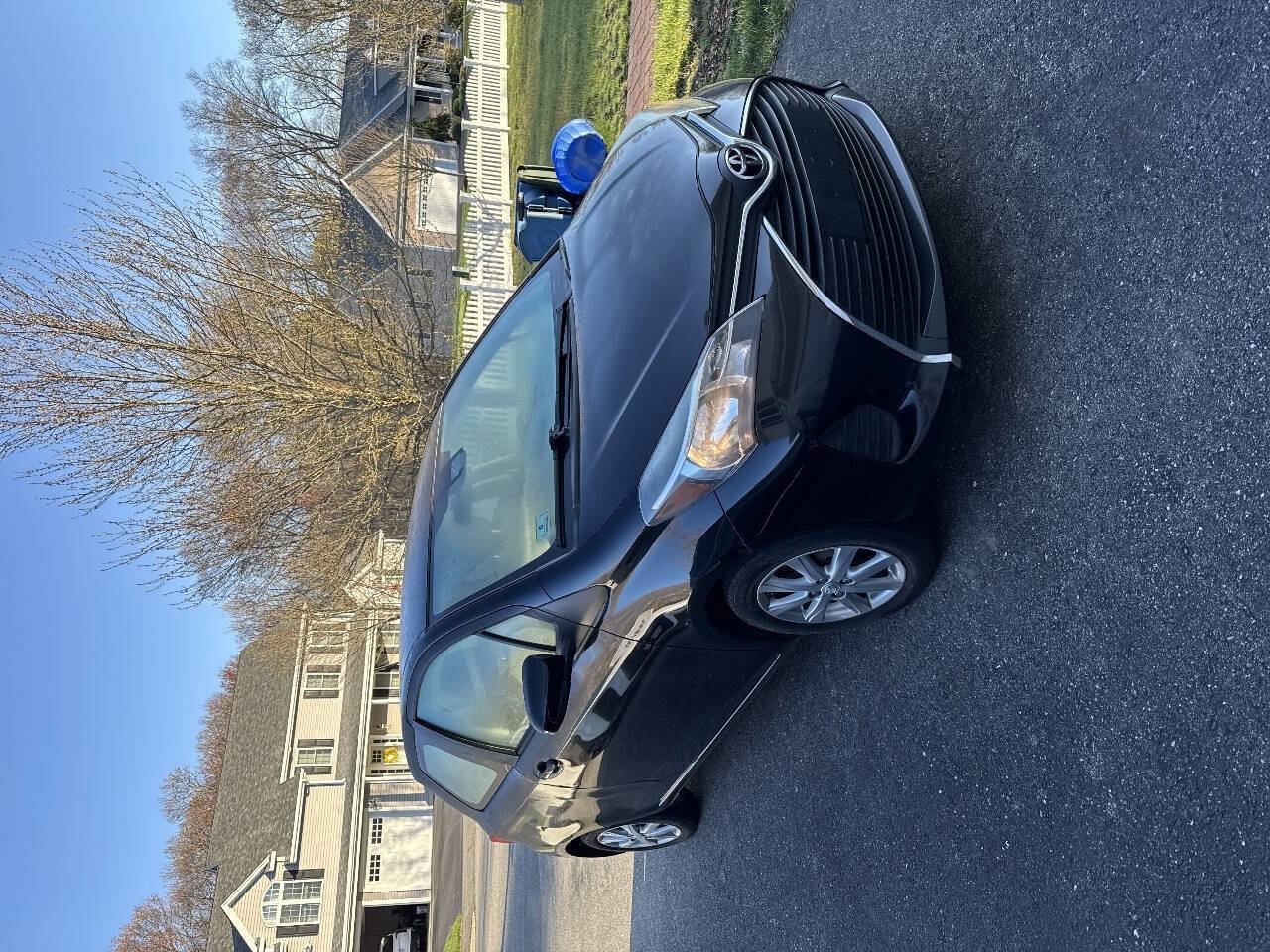Used 2017 Toyota Yaris LE w/ Carpet Mat Package FWD image 8