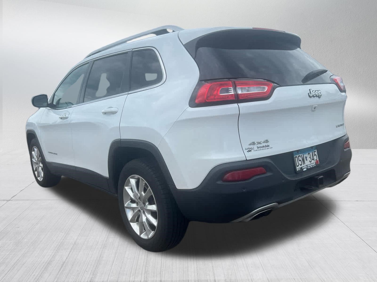 Used 2016 Jeep Cherokee Limited w/ Luxury Group AWD/4WD image 5