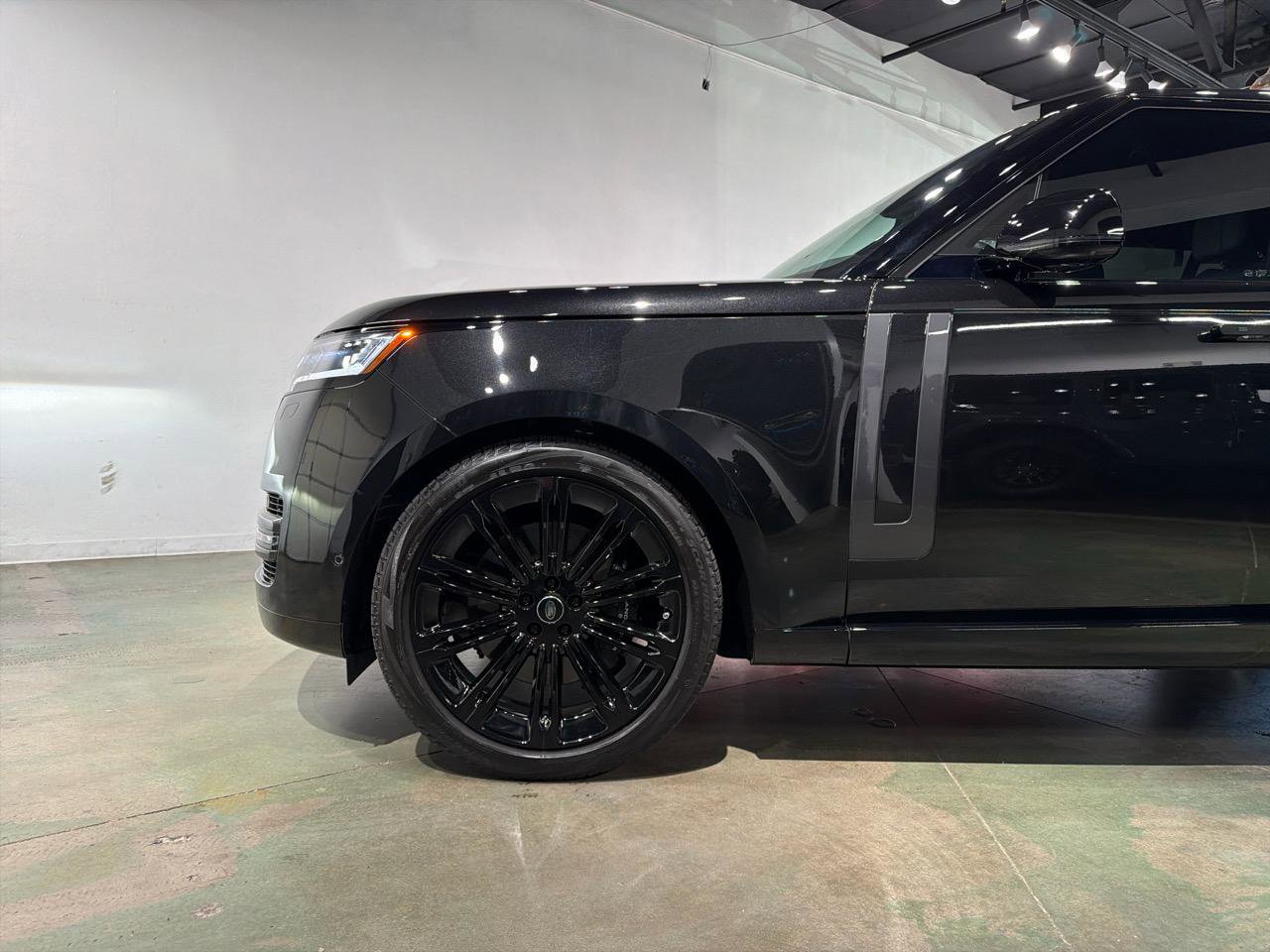 Used 2024 Land Rover Range Rover SE AWD/4WD image 6