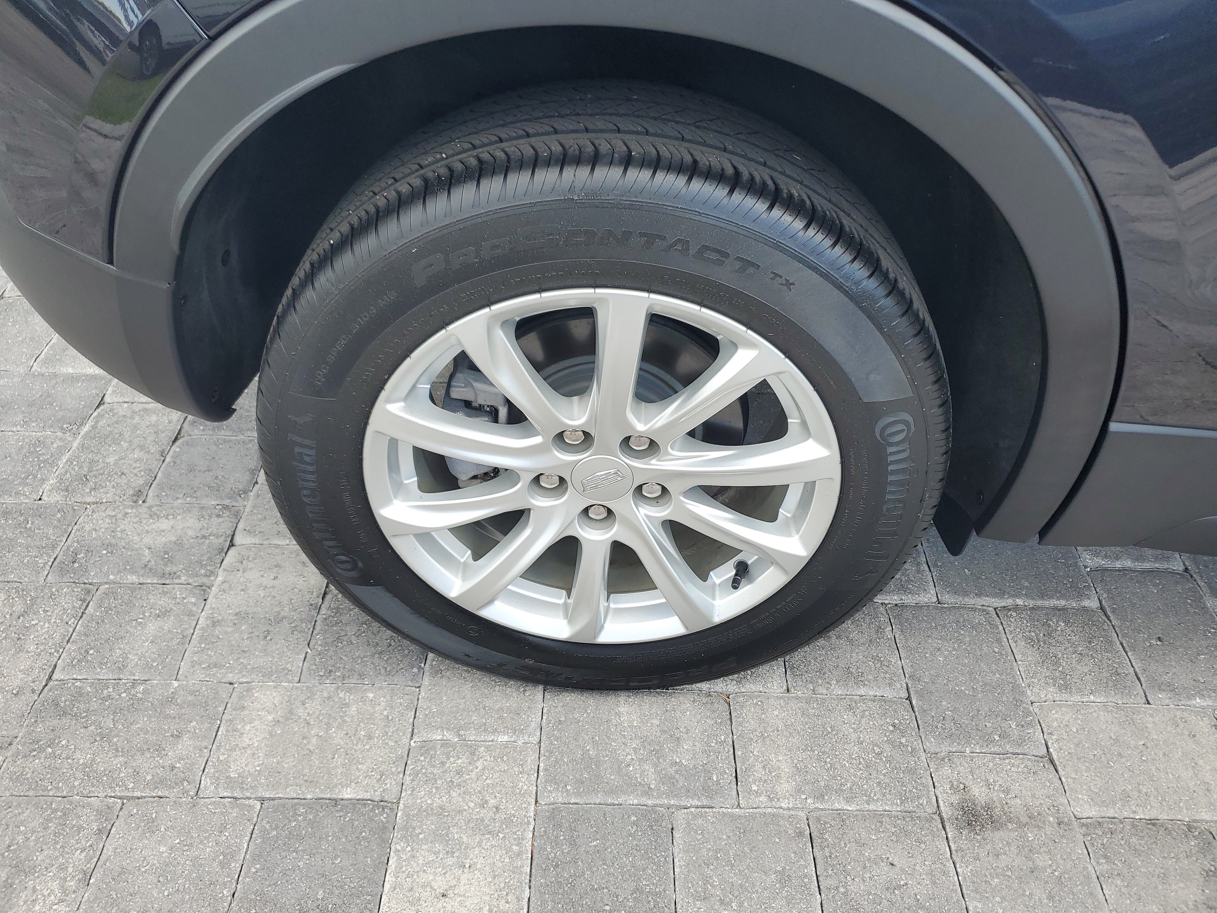Certified 2023 Cadillac XT4 Luxury w/ Cold Weather Package FWD image 7