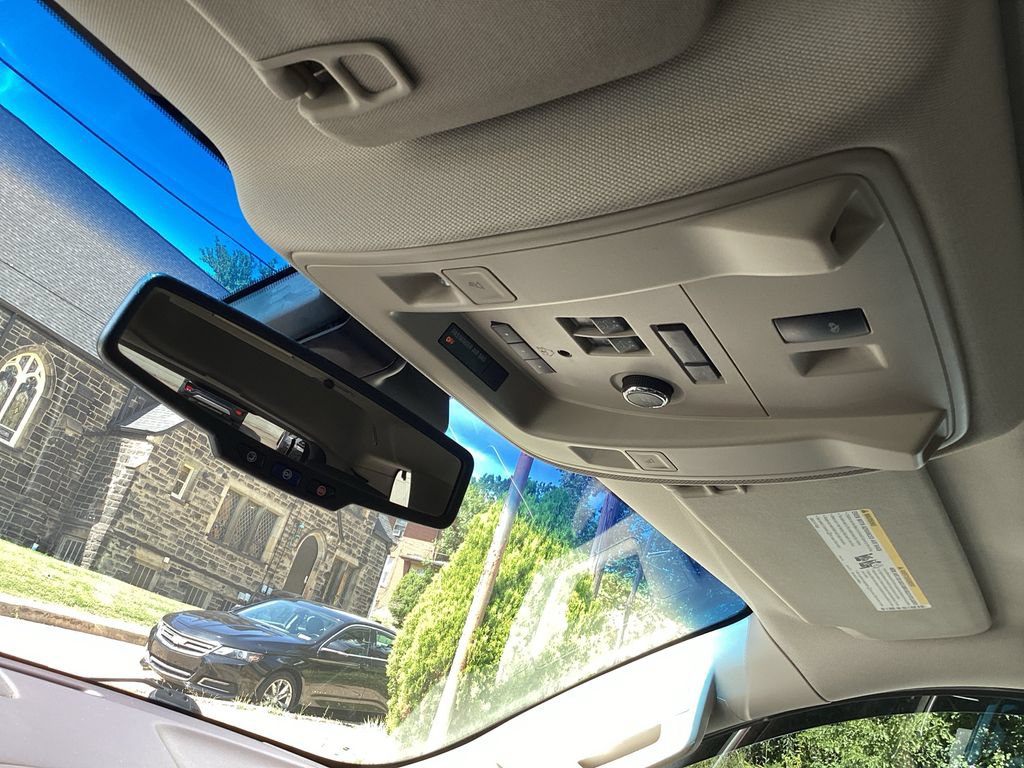 Used 2018 GMC Yukon Denali AWD/4WD image 15
