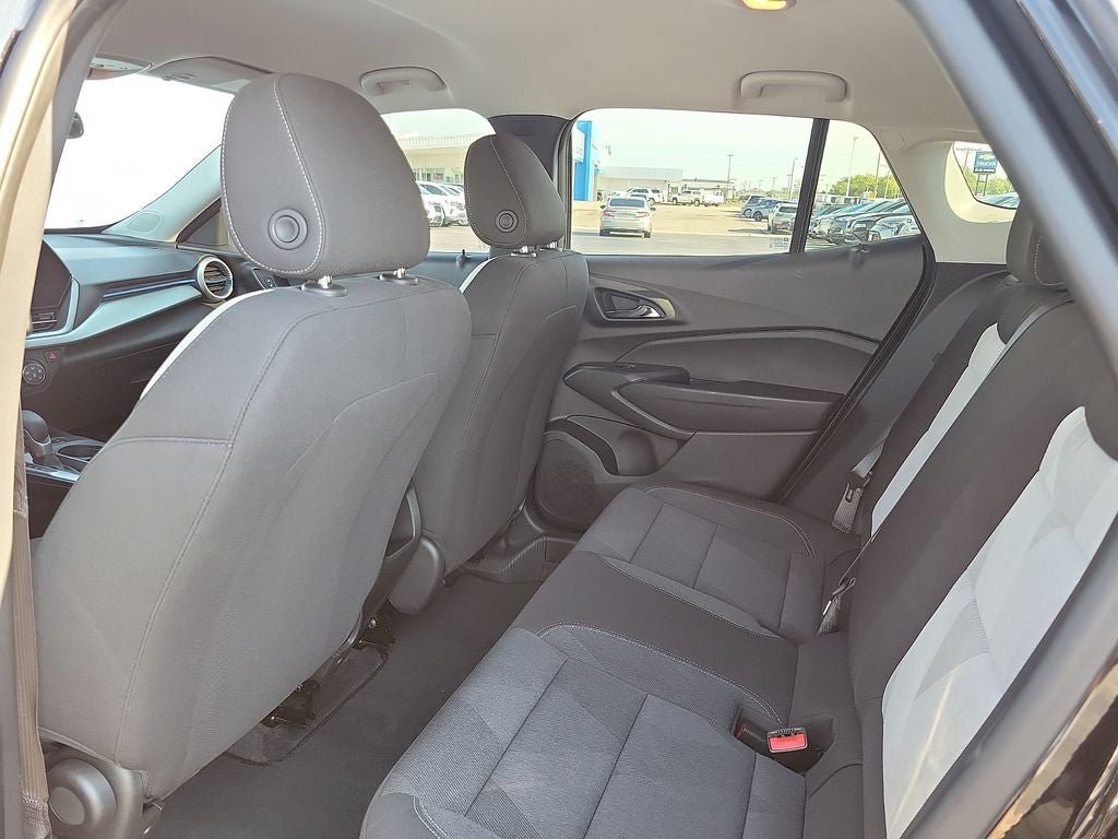 Used 2026 Chevrolet Trax LS w/ LS Convenience Package FWD image 9