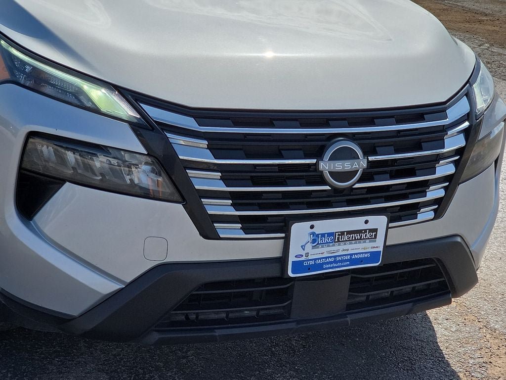 Used 2024 Nissan Rogue S AWD/4WD image 9