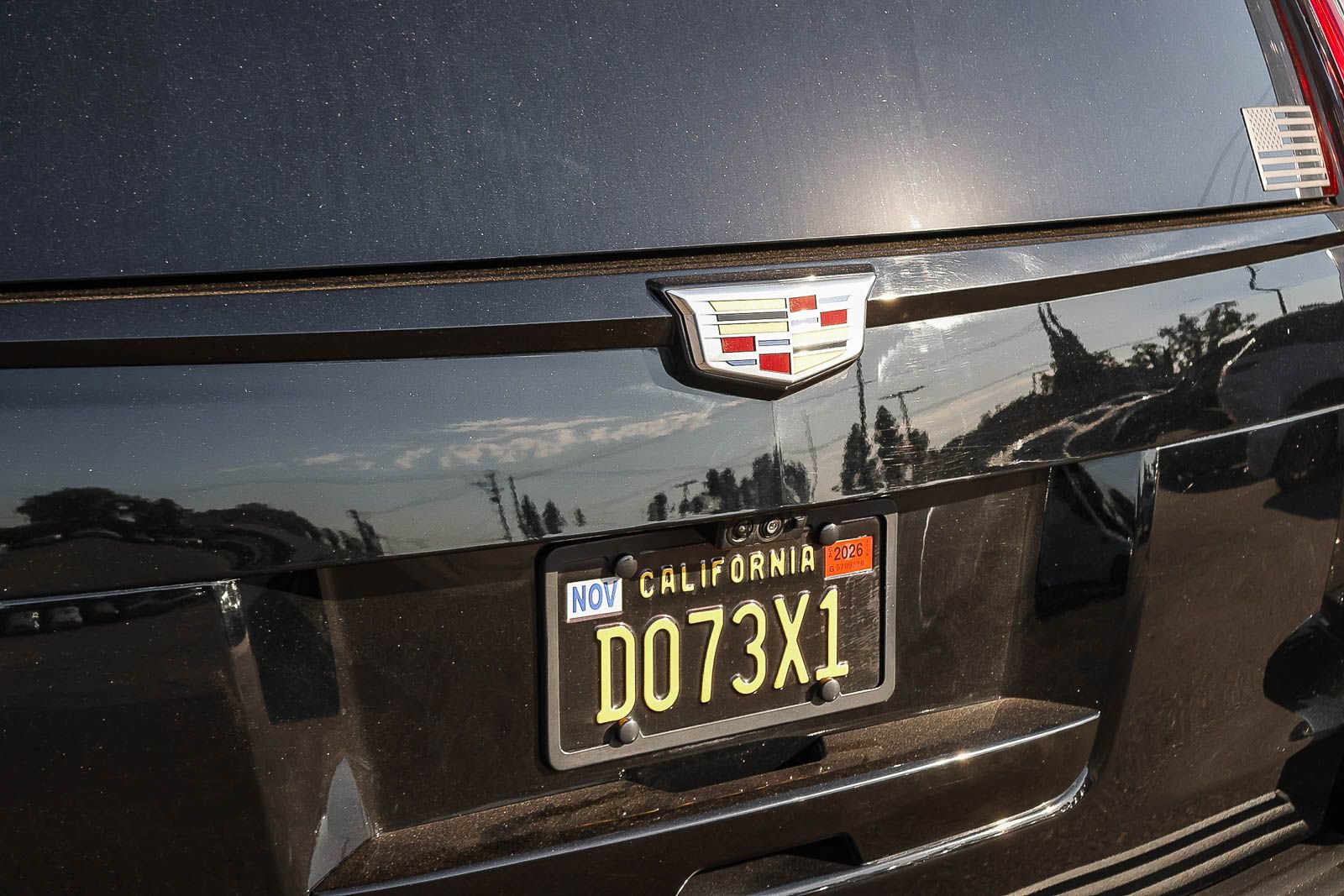 Used 2019 Cadillac Escalade Premium Luxury w/ Escalade Sport Edition AWD/4WD image 12