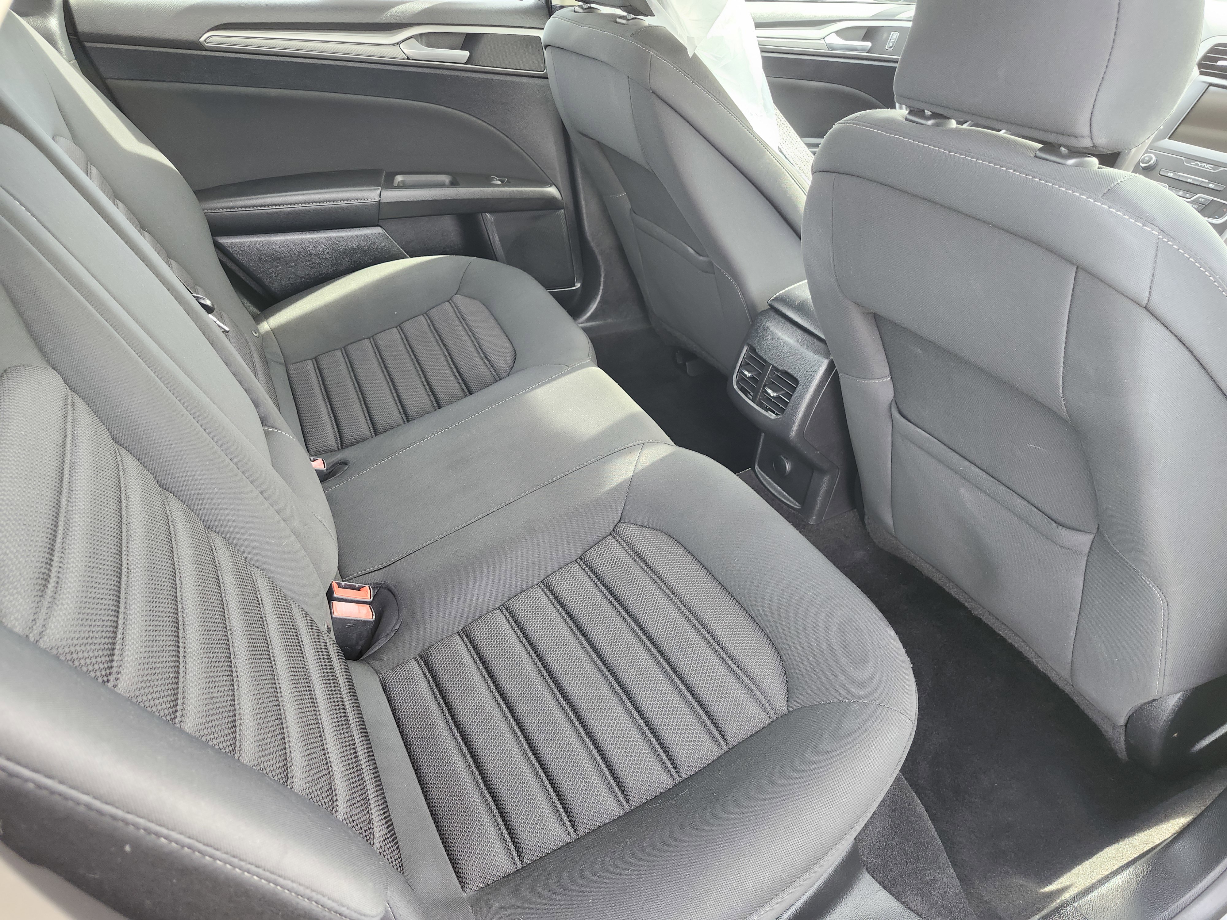 Used 2019 Ford Fusion SE FWD image 22