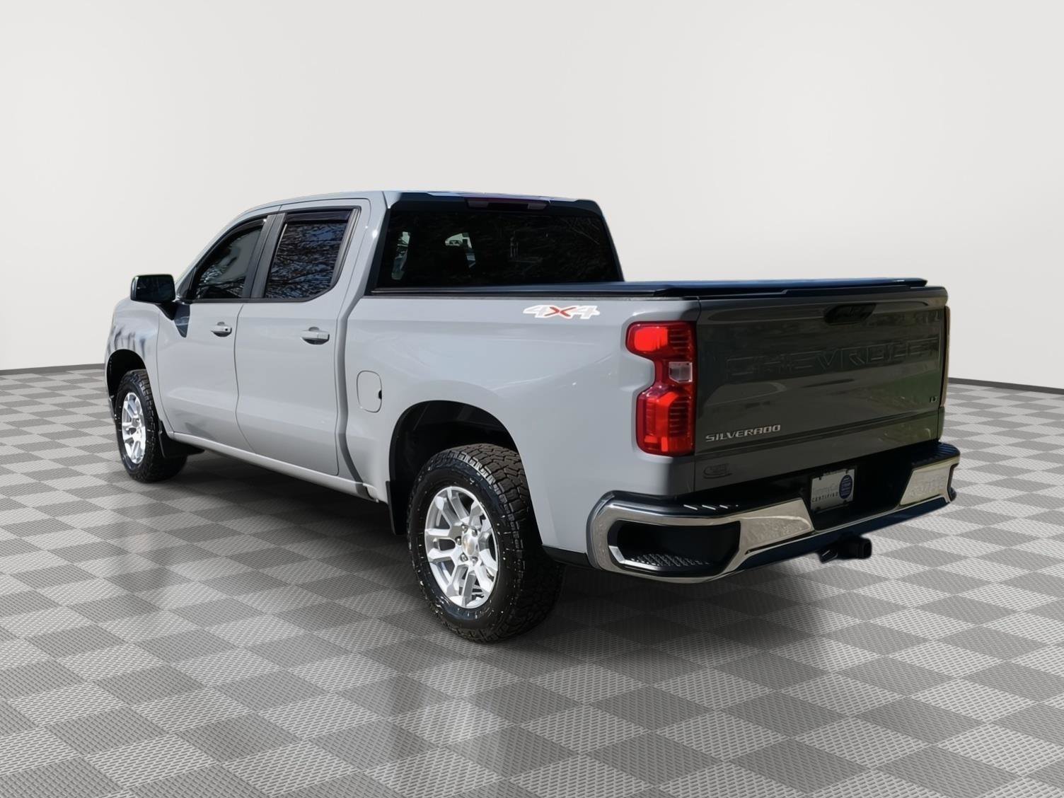 Used 2024 Chevrolet Silverado 1500 LT image 3