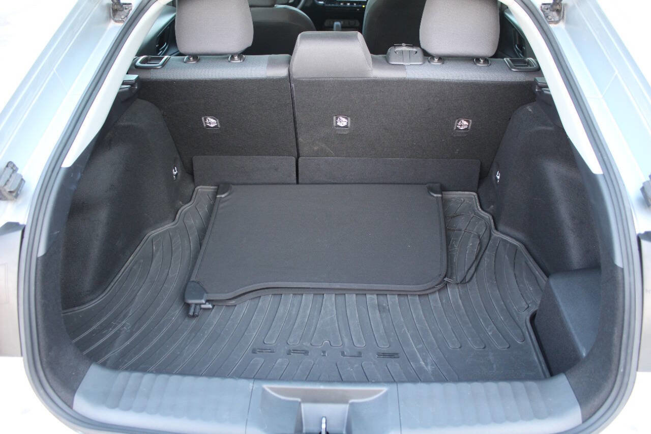 Used 2024 Toyota Prius LE image 16