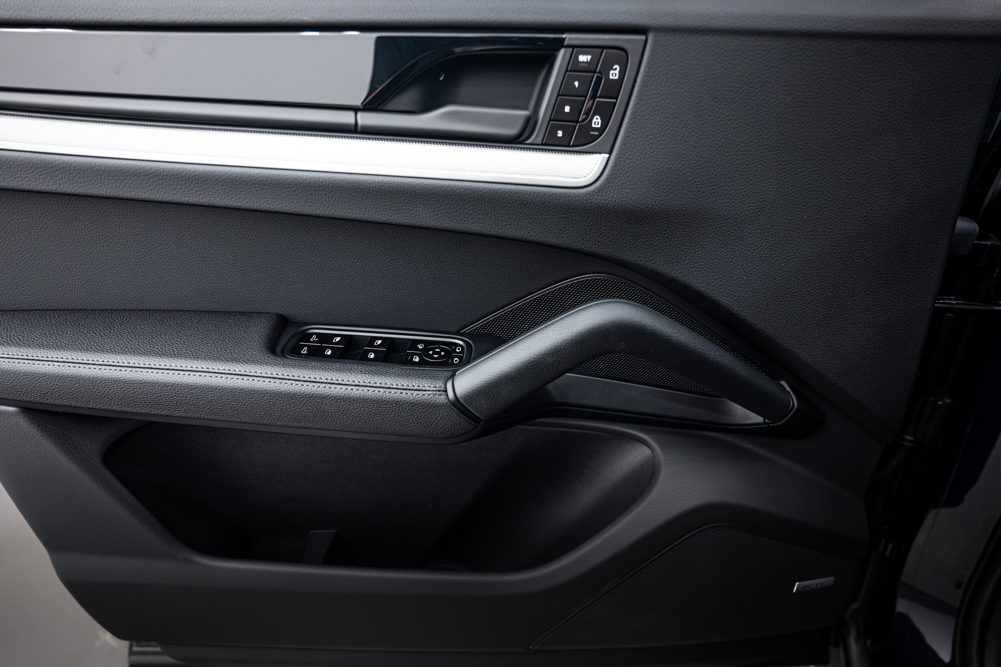 Certified 2025 Porsche Cayenne Coupe image 20