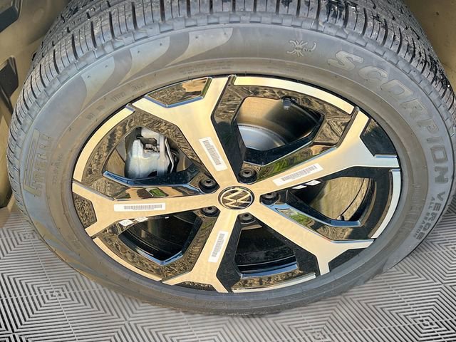 New 2026 Volkswagen Tiguan SE image 30