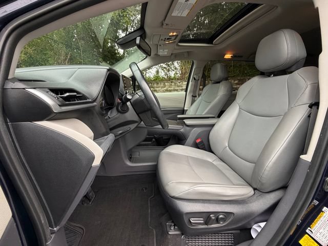 Used 2022 Toyota Sienna XLE FWD image 14