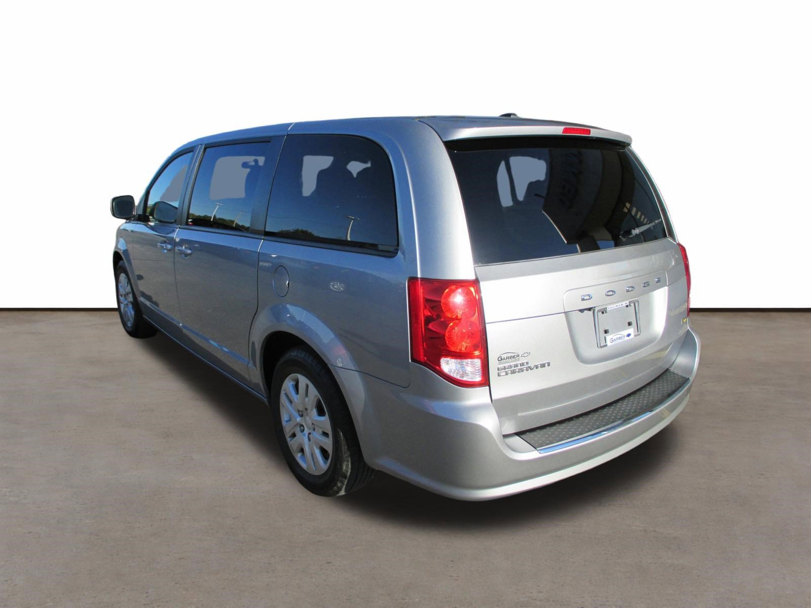 Used 2018 Dodge Grand Caravan SE w/ UConnect Hands-Free Group FWD image 3