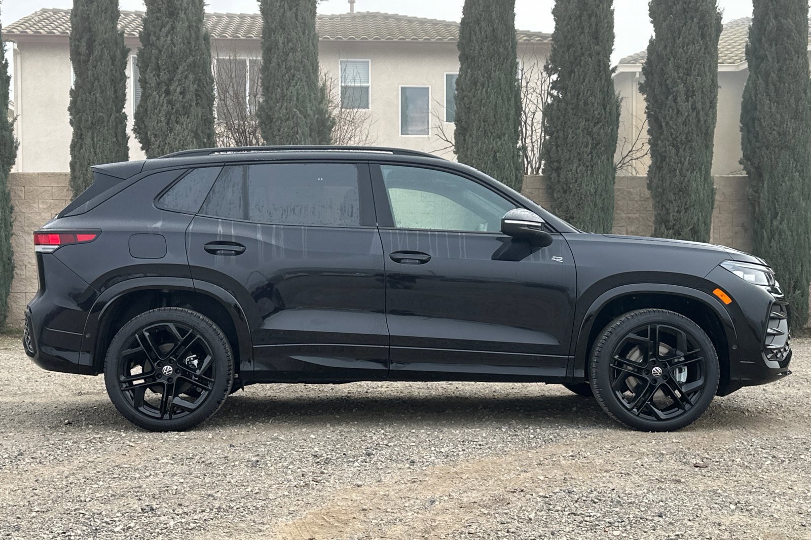 New 2026 Volkswagen Tiguan SE R-Line image 3