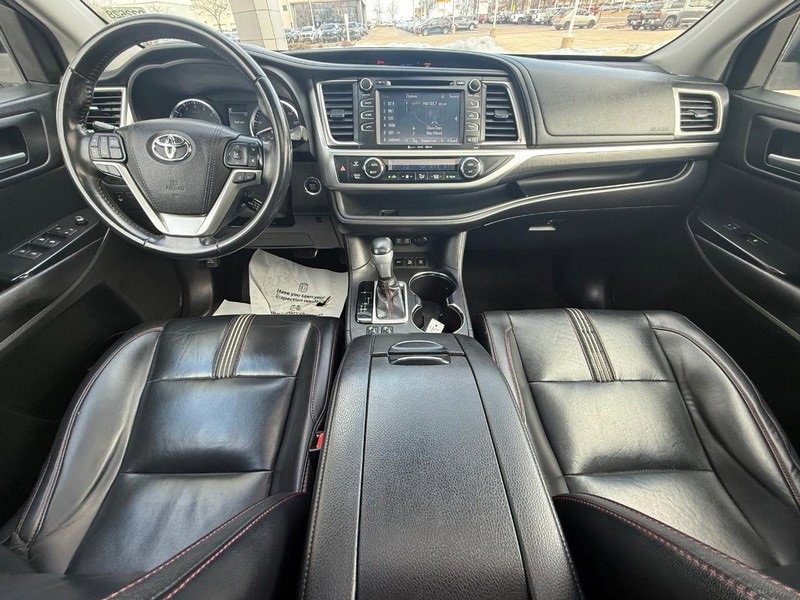 Used 2019 Toyota Highlander SE image 14