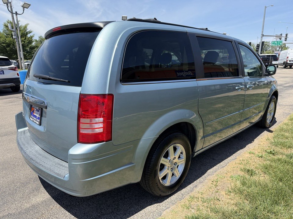 Used 2008 Chrysler Town & Country Touring FWD image 5