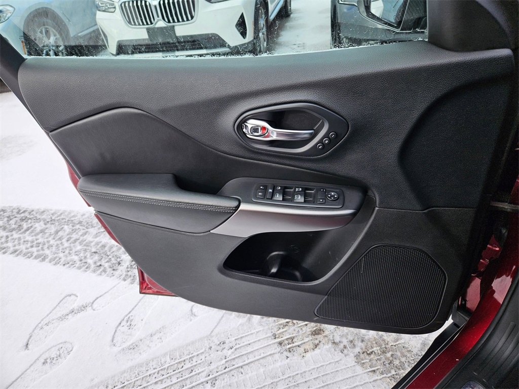 Used 2019 Jeep Cherokee Limited image 7