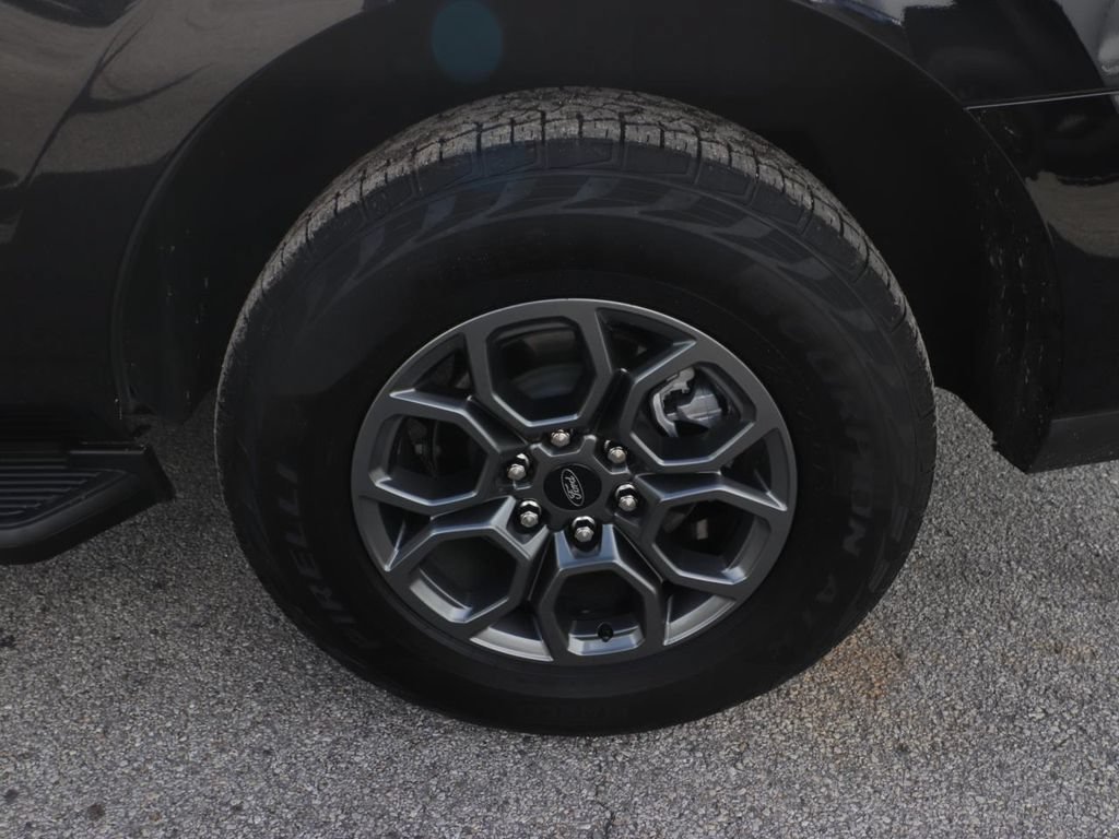 Used 2025 Ford Expedition Active RWD image 9