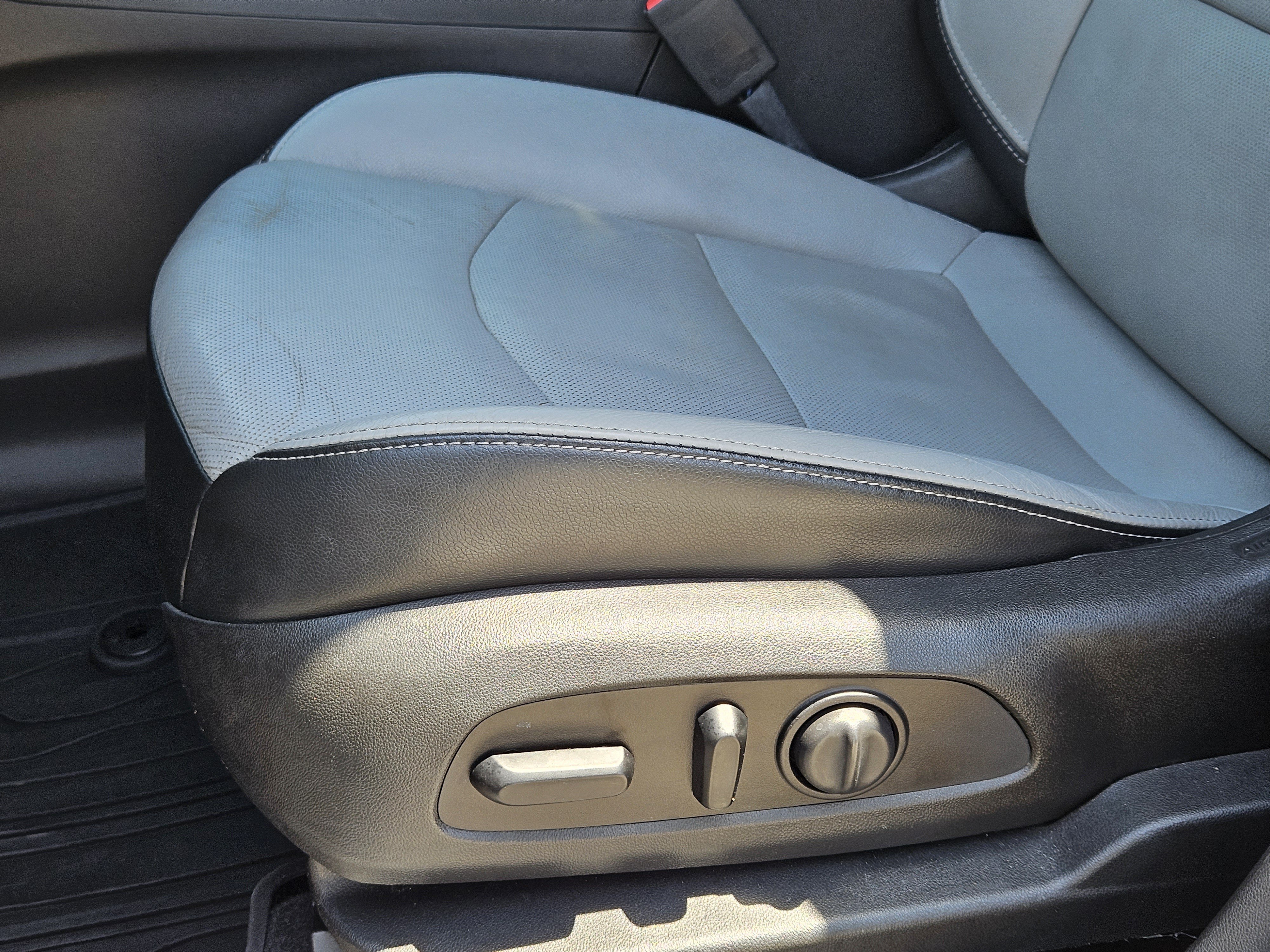 Used 2020 Chevrolet Equinox Premier FWD image 23