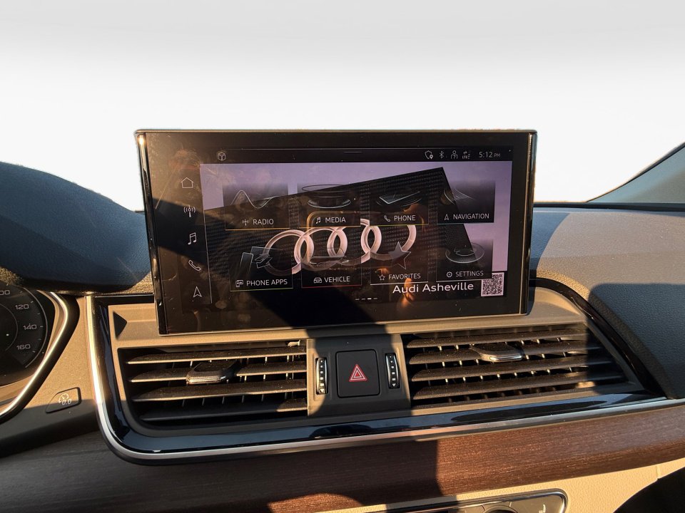 Used 2024 Audi Q5 e Premium w/ Convenience Package image 17