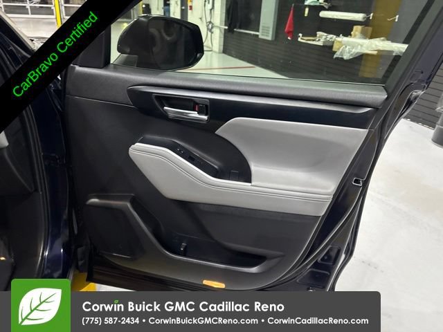 Used 2020 Toyota Highlander XLE AWD/4WD image 27