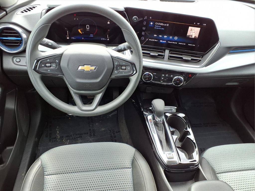 Used 2026 Chevrolet Trax LT image 9