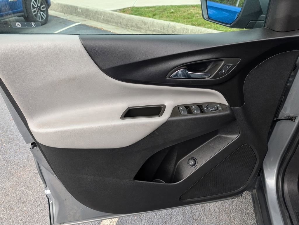 Used 2023 Chevrolet Equinox LT w/ Driver Convenience Package FWD image 18
