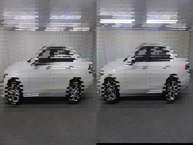 Used 2019 Mercedes-Benz E 300 4MATIC image 4