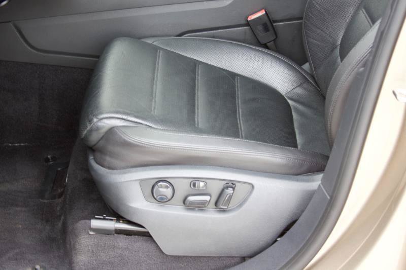 Used 2016 Volkswagen Touareg TDI AWD/4WD image 23