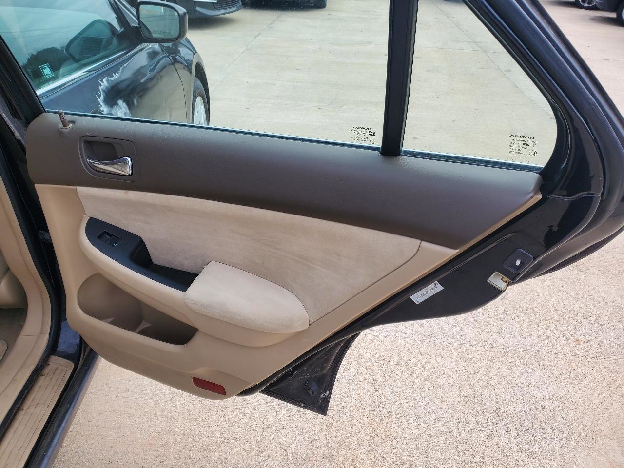 Used 2004 Honda Accord LX image 8