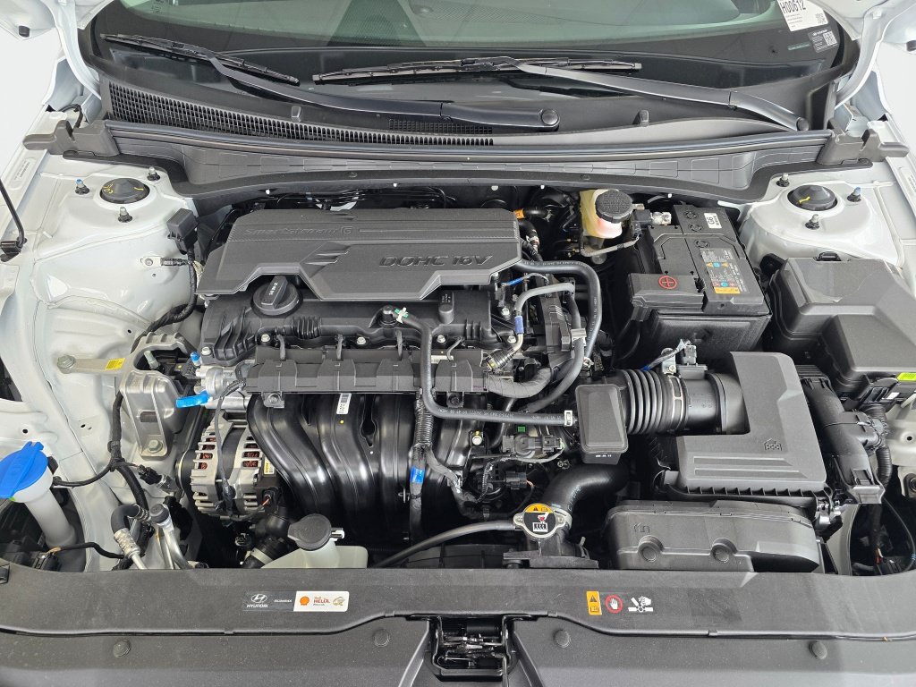 New 2026 Hyundai Elantra Limited FWD image 12