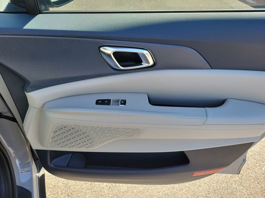 New 2026 Kia Carnival EX FWD image 10