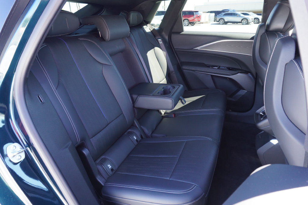 Certified 2024 Cadillac Lyriq Luxury RWD image 9