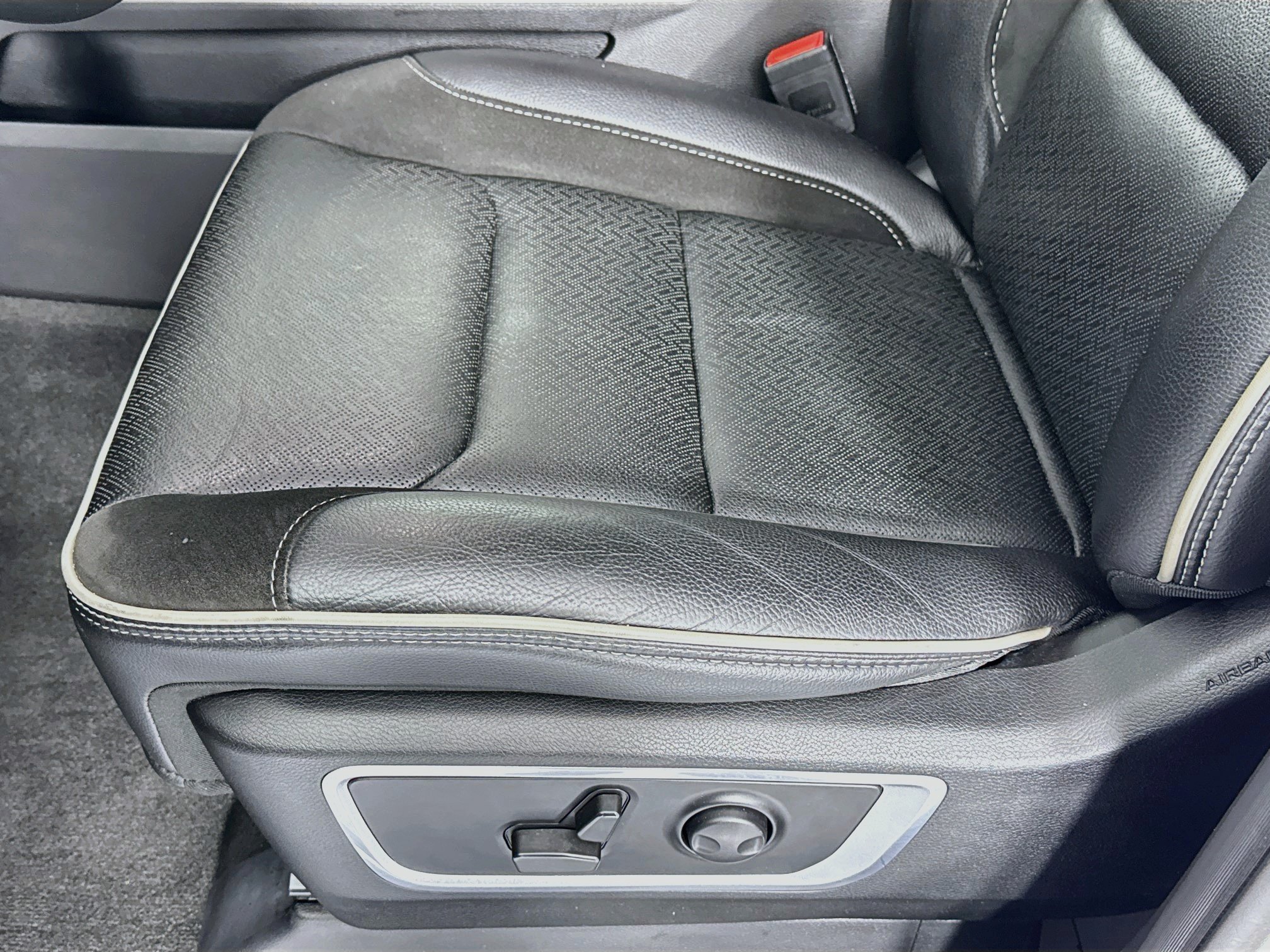 Used 2022 RAM 1500 Laramie AWD/4WD image 20