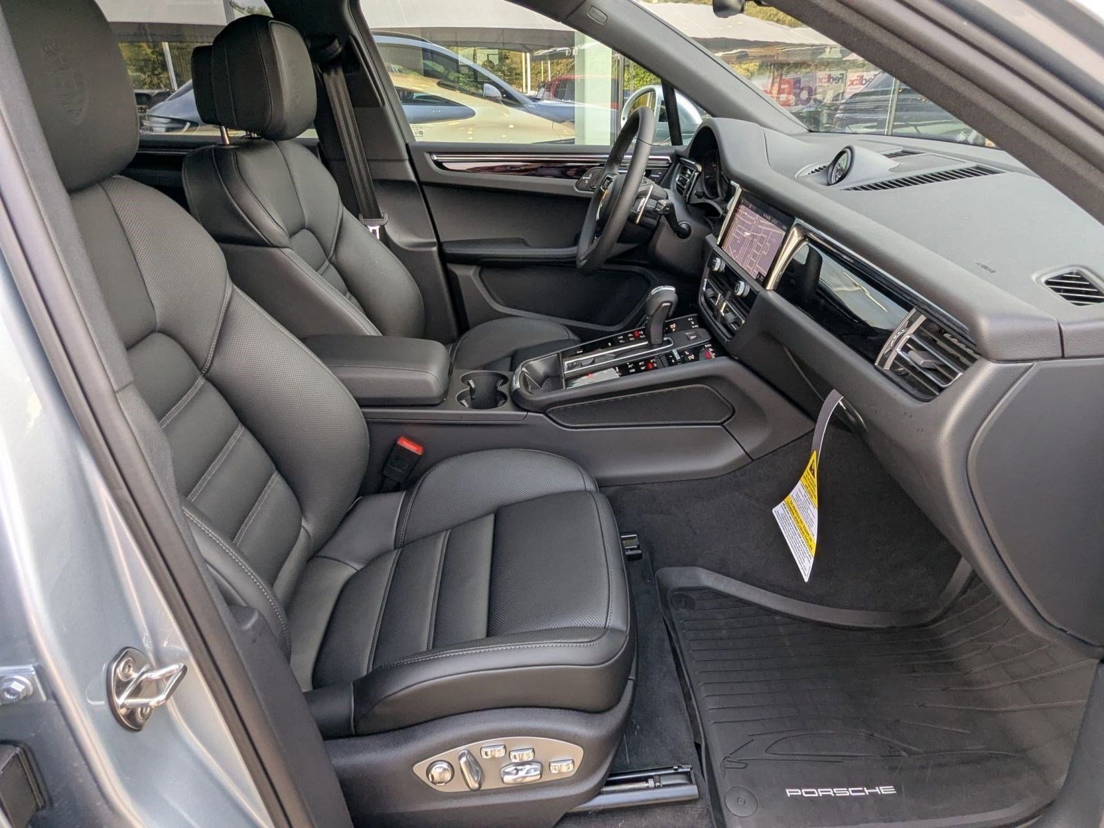 Certified 2026 Porsche Macan AWD/4WD image 25