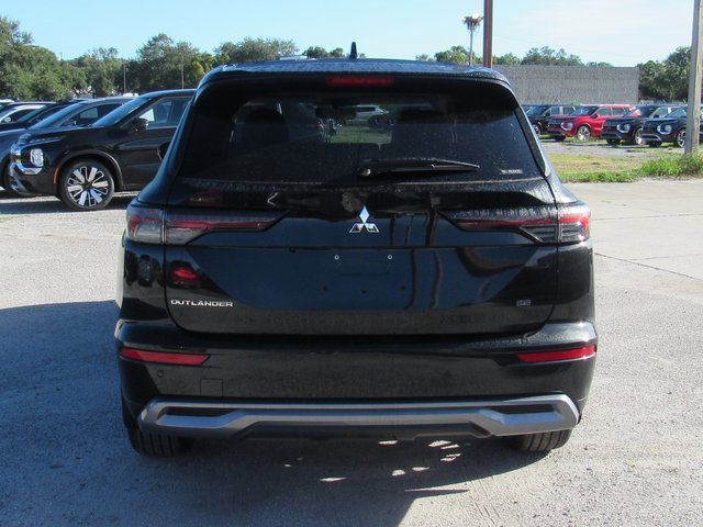 New 2025 Mitsubishi Outlander SE image 4