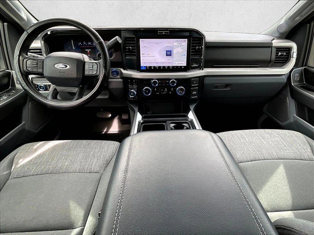 Used 2025 Ford F250 XLT w/ Black Appearance Package AWD/4WD image 12