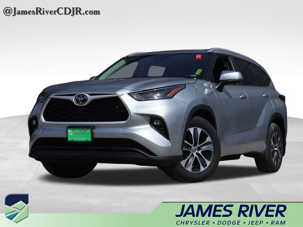 Used 2025 Toyota Highlander XLE image 1