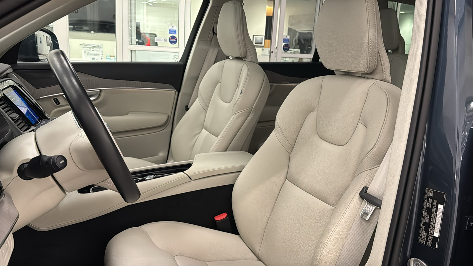 Used 2024 Volvo XC90 T8 Plus AWD/4WD image 23