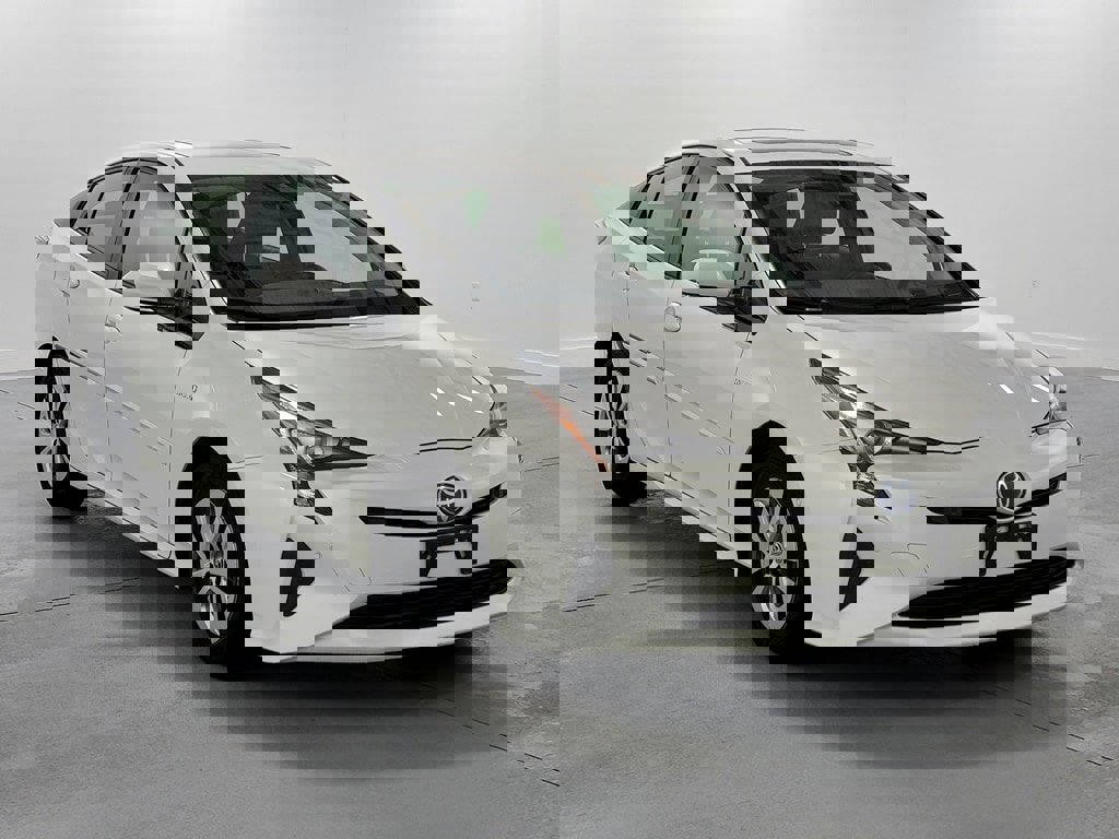 Used 2018 Toyota Prius Four w/ Advanced Technology Package image 2