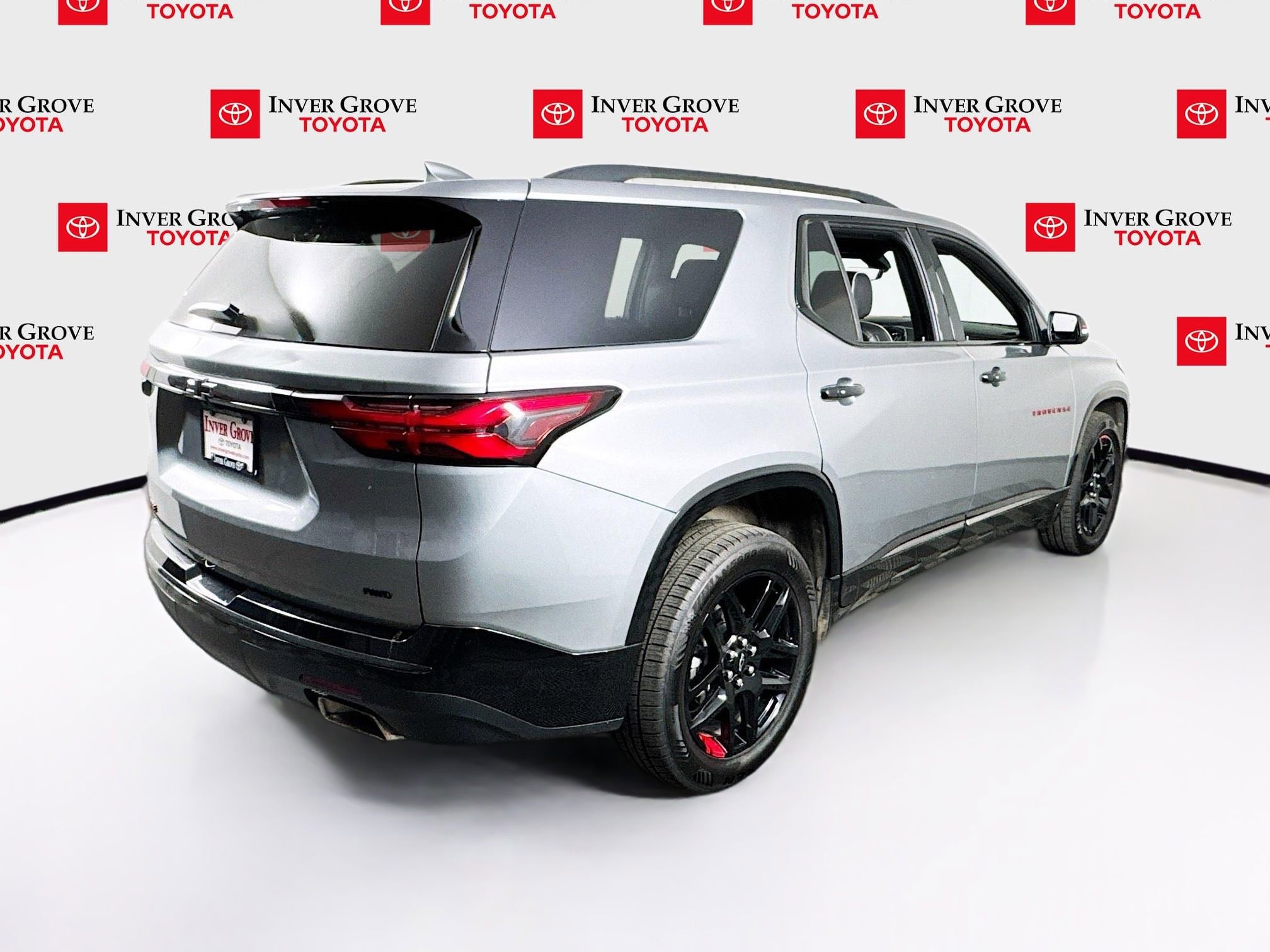 Used 2024 Chevrolet Traverse Premier w/ Redline Edition AWD/4WD image 5