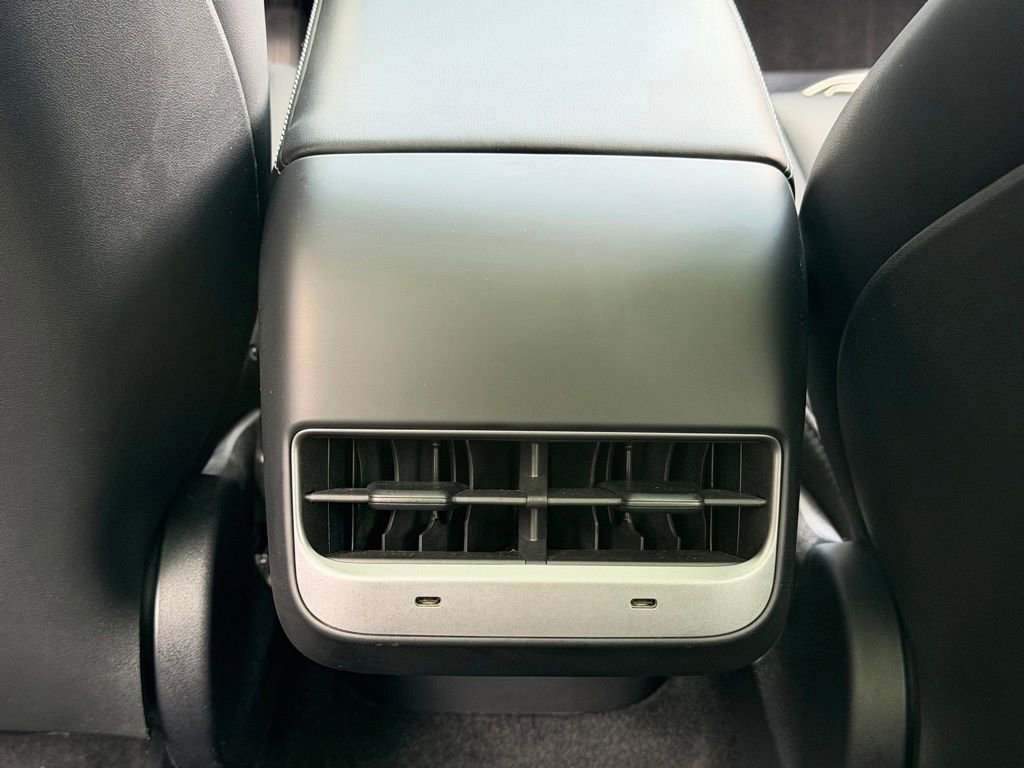 Used 2024 Tesla Model Y Long Range AWD/4WD image 47