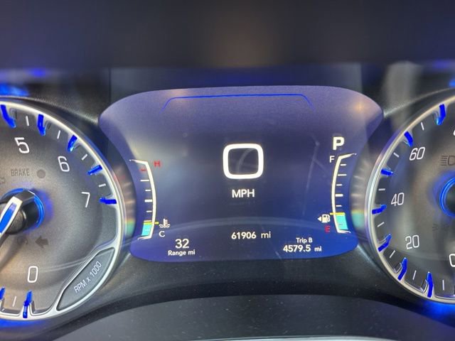 Used 2023 Chrysler Pacifica Touring-L FWD image 16