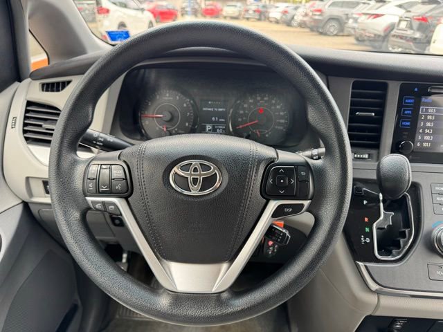 Used 2015 Toyota Sienna LE image 19