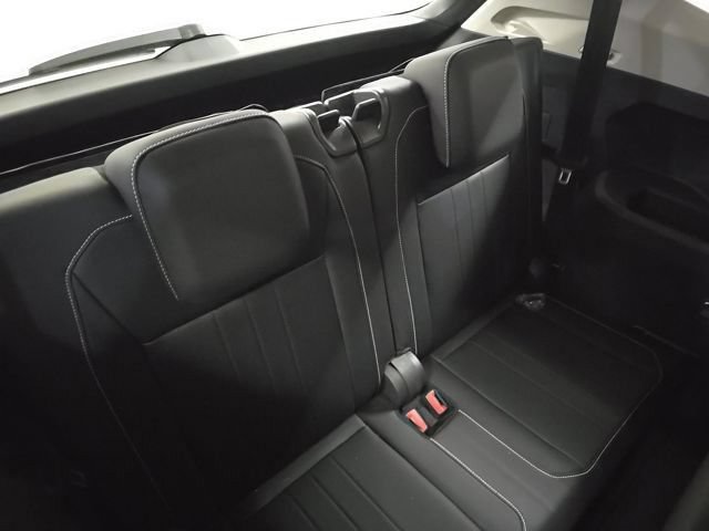 Used 2023 Volkswagen Tiguan SE w/ Panoramic Sunroof Package FWD image 11