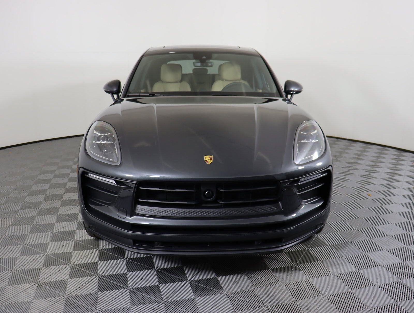 Used 2025 Porsche Macan image 5