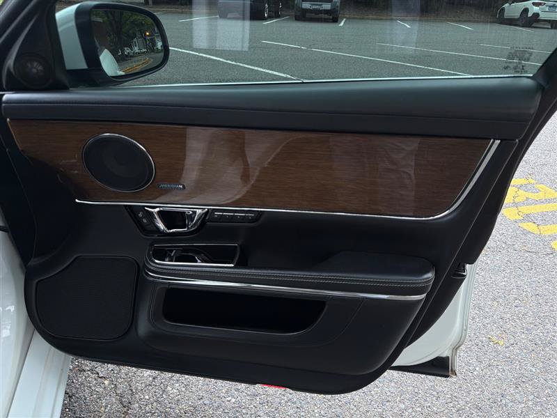 Used 2016 Jaguar XJ L Supercharged RWD image 36